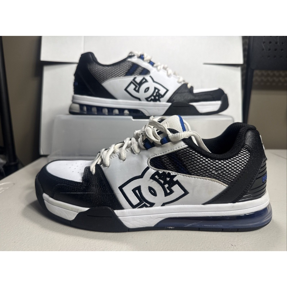 DC Shoes Versatile Mens Skate Sneakers White Black - 9.5 USED Nice Clean EUC